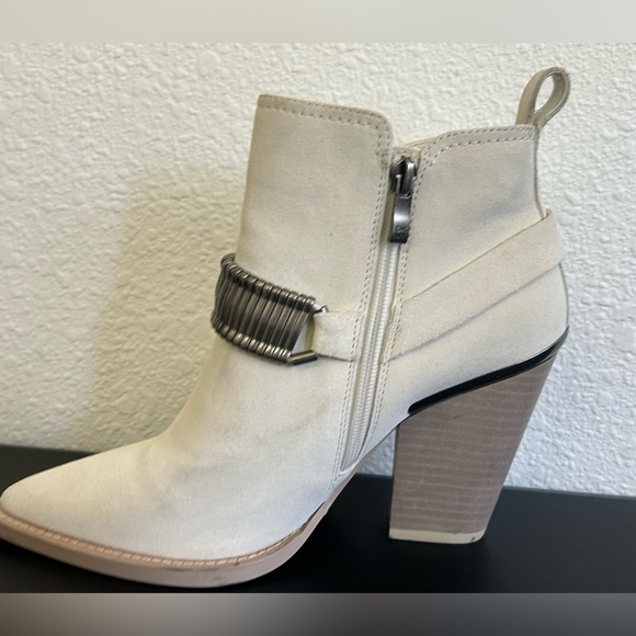 DKNY 8.5M Off White Tizz Embellished Pointed Toe Ankle Booties WESTERN SUEDE - Picture 6 of 15